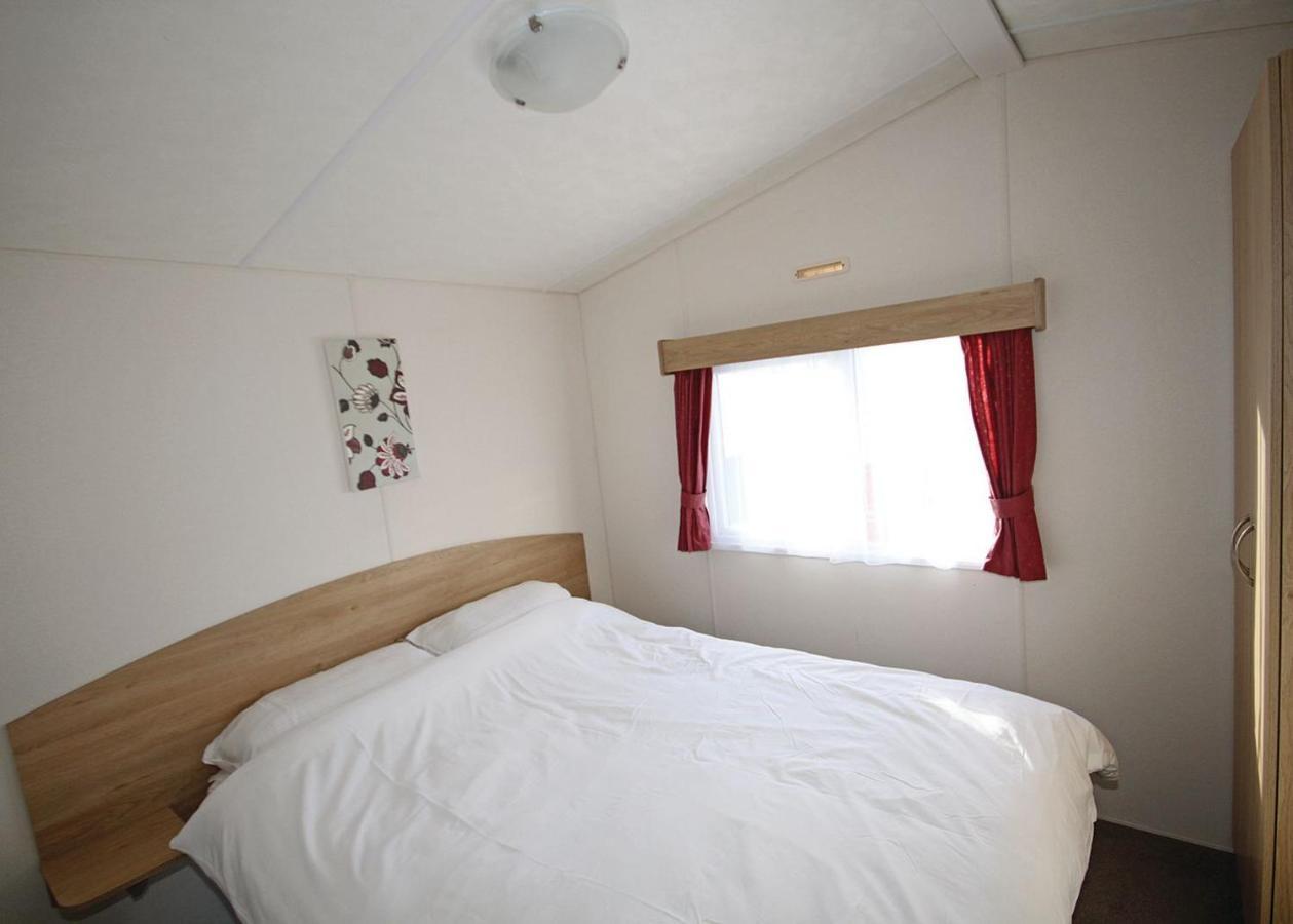 Silver Birch Caravan Park Talacre Экстерьер фото
